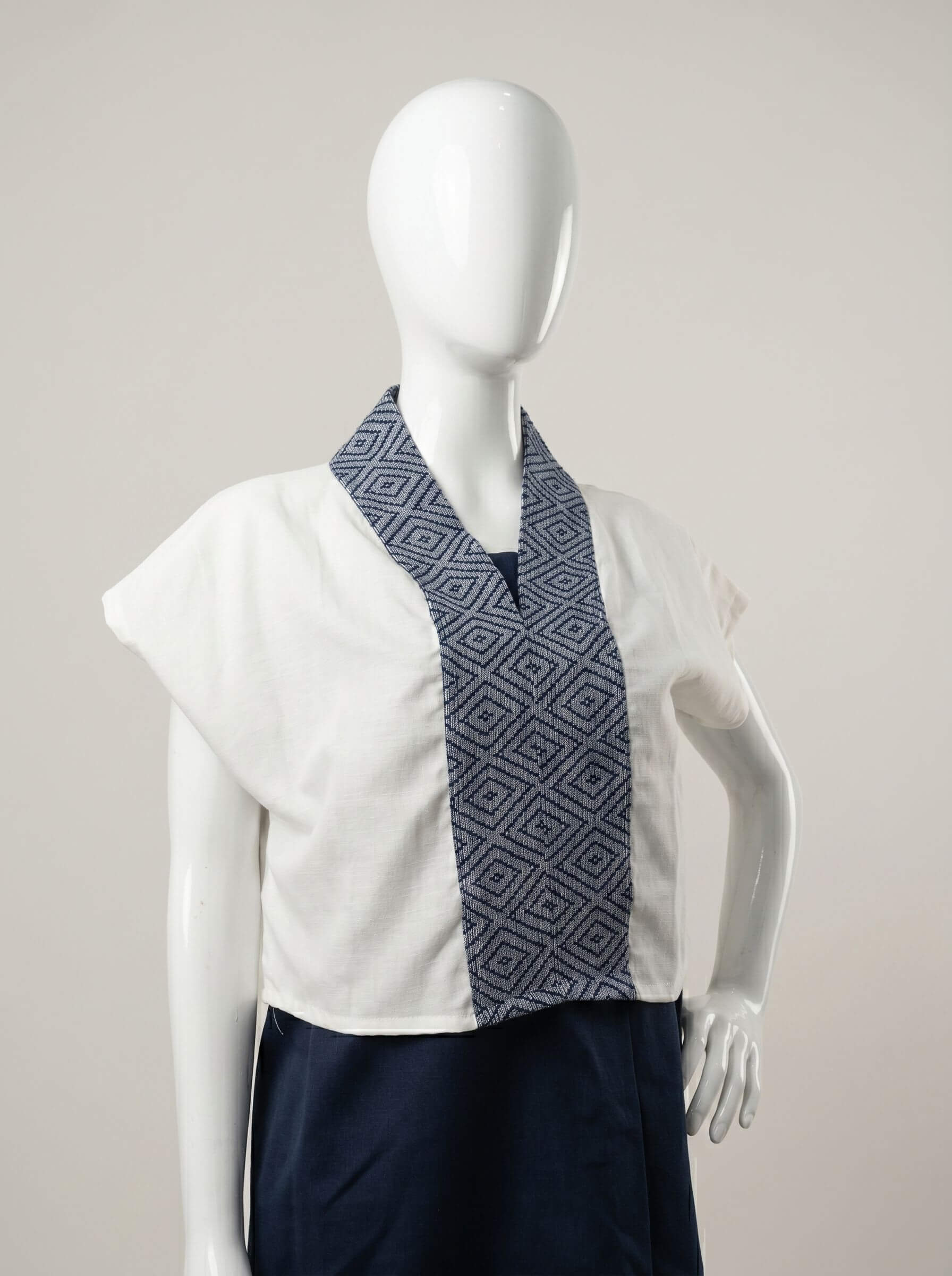Vilma – Boxy Silhouette Blouse with Continuous Inabel Collar - Image 2