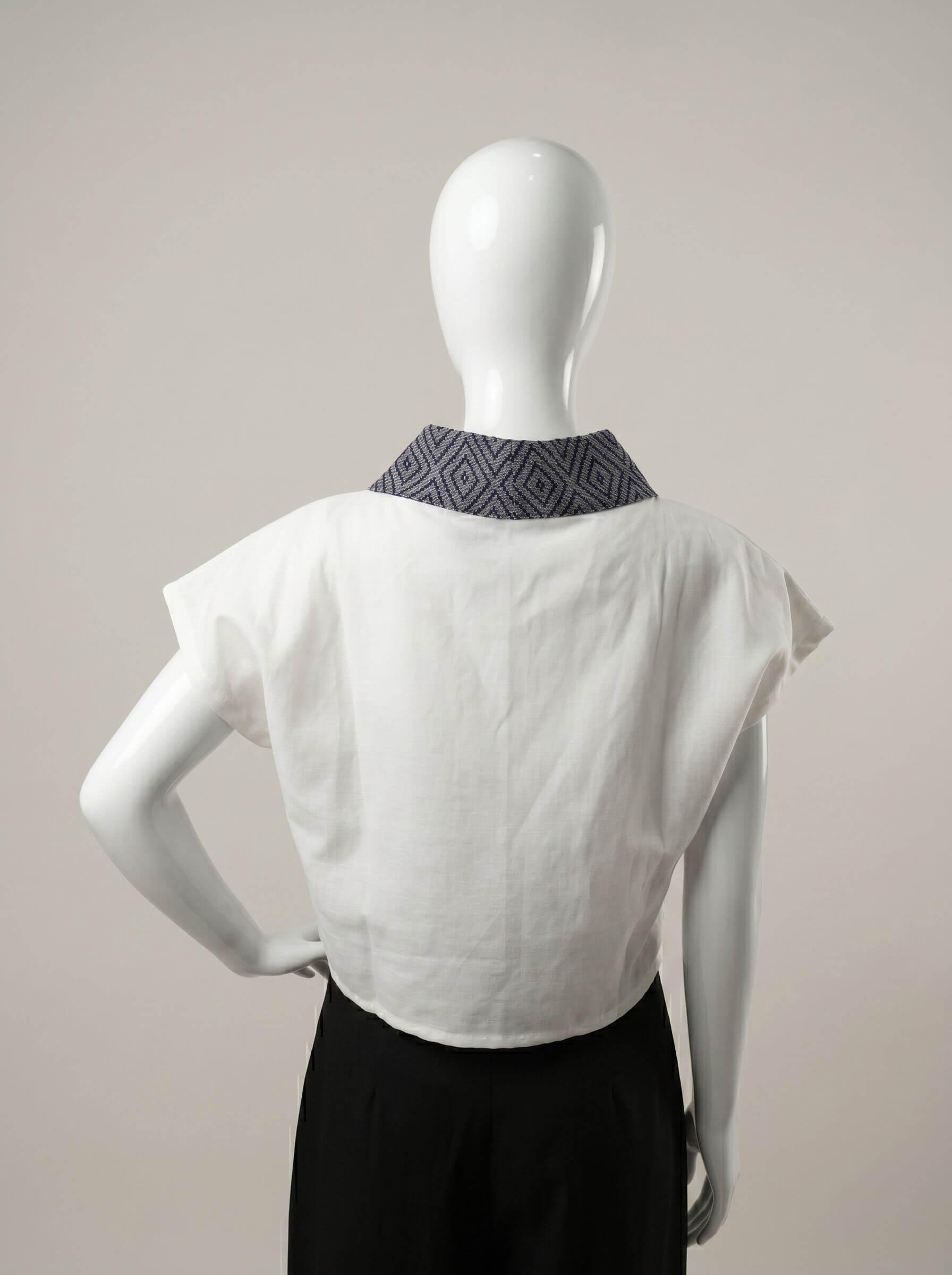Vilma – Boxy Silhouette Blouse with Continuous Inabel Collar - Image 3