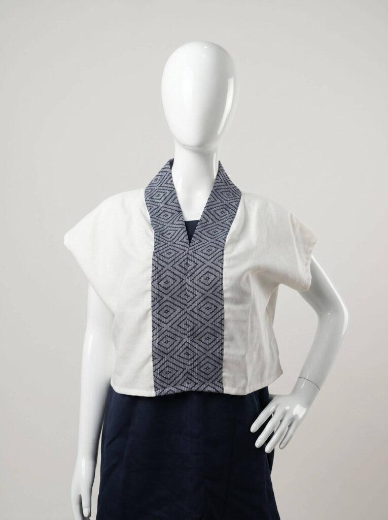 Vilma – Boxy Silhouette Blouse with Continuous Inabel Collar