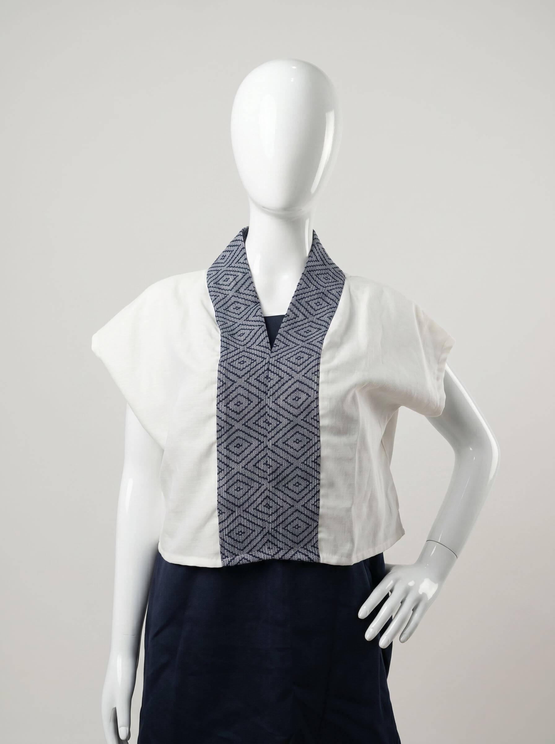 Vilma – Boxy Silhouette Blouse with Continuous Inabel Collar