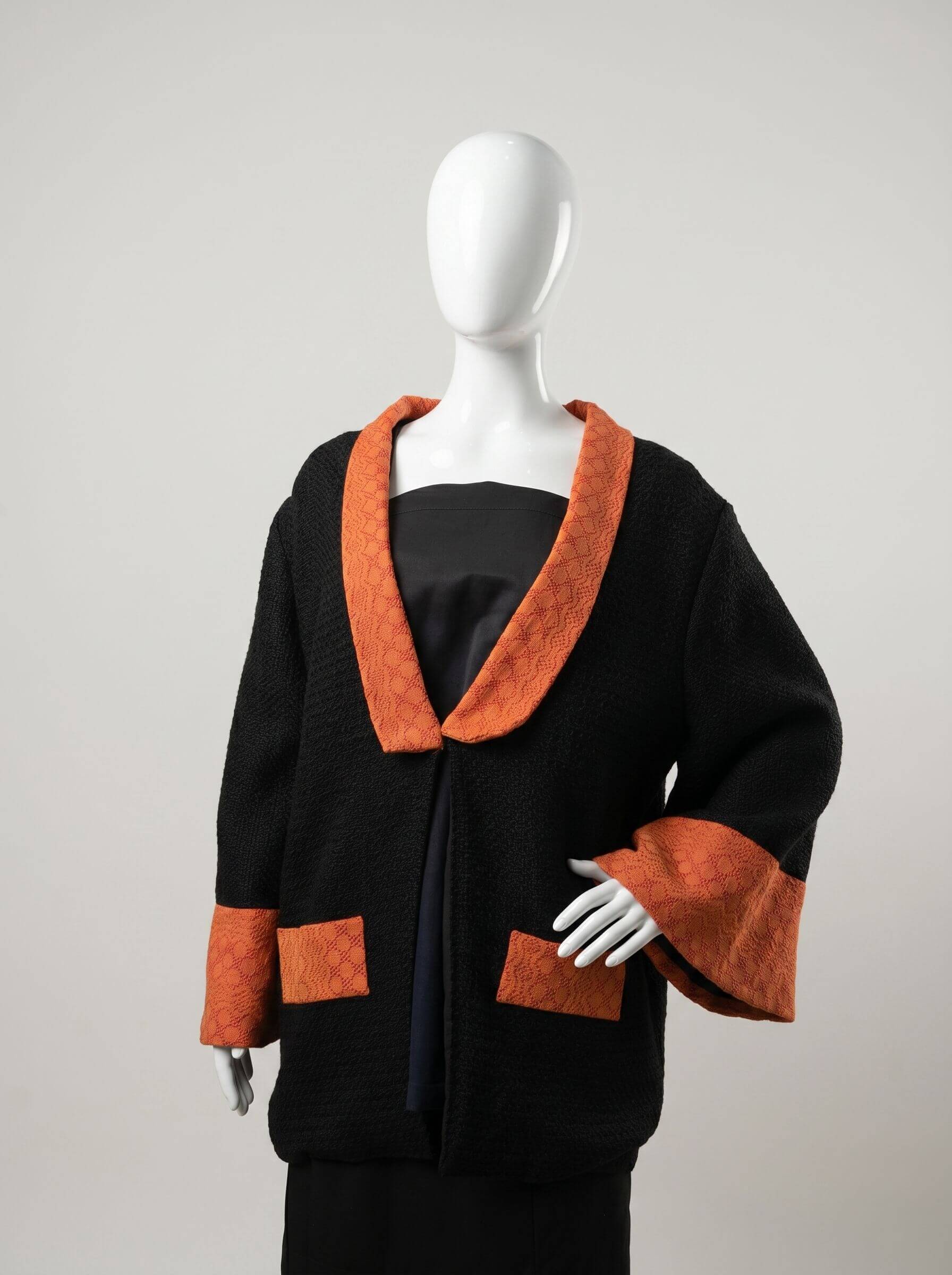 Leticia – Japanese-Inspired Kimono with Wide Sleeves and Inabel Accents