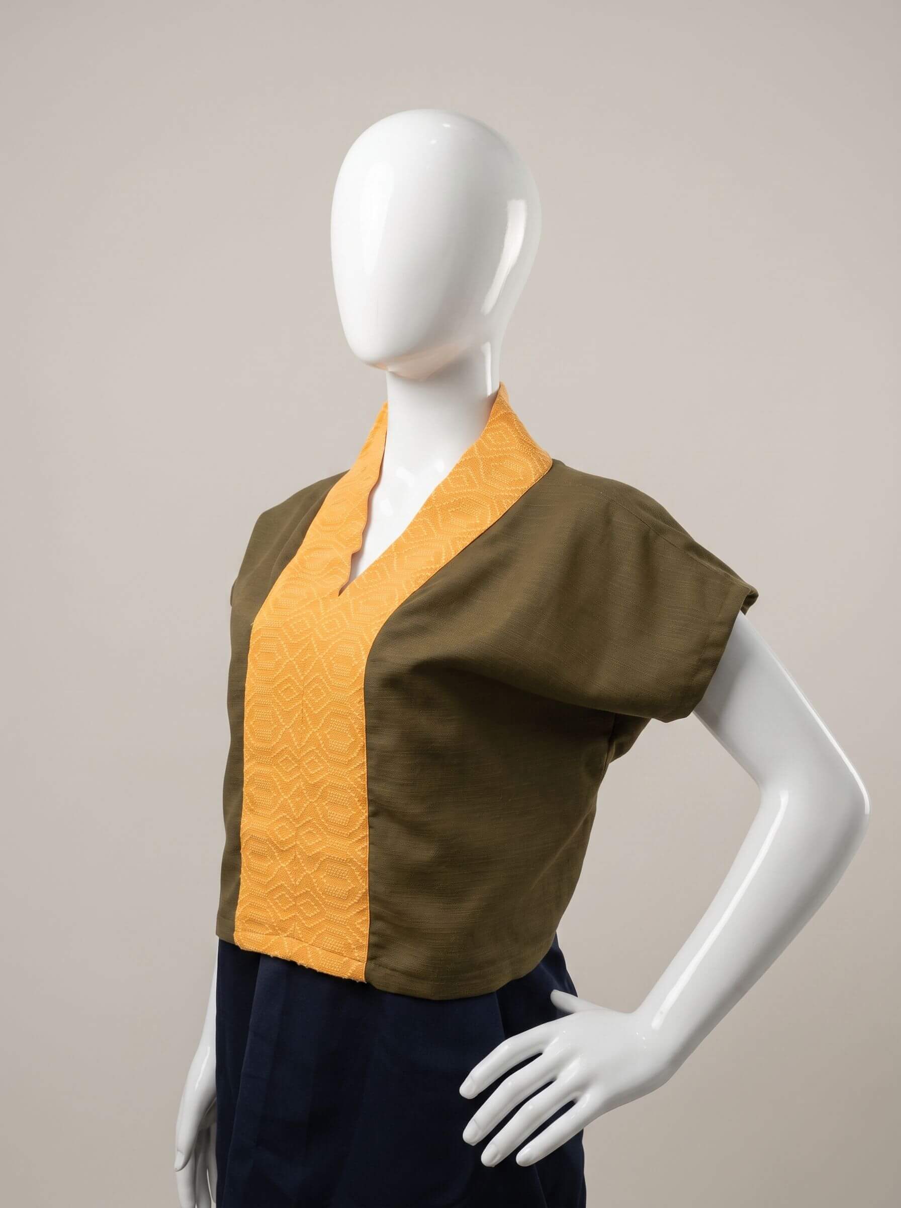 Vilma – Boxy Silhouette Blouse with Continuous Inabel Collar - Image 5