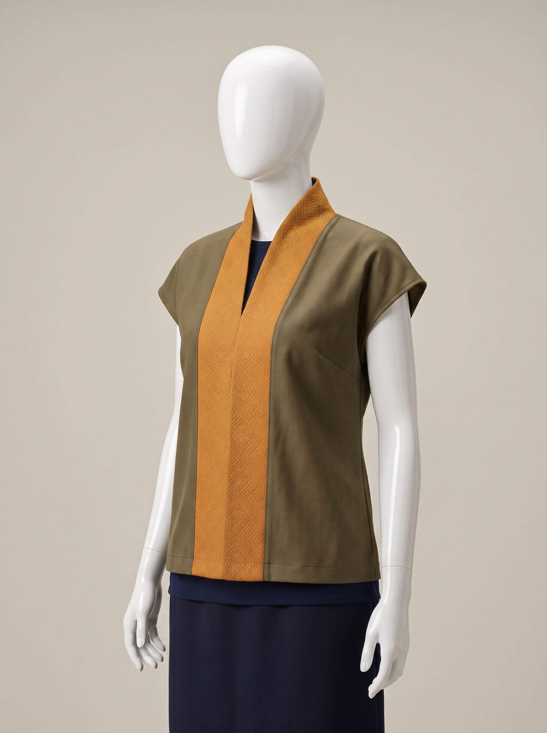 Vilma – Boxy Silhouette Blouse with Continuous Inabel Collar - Image 6